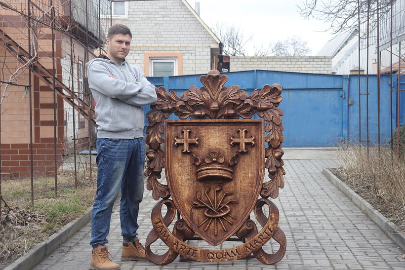 Wood carving. Coat of arms. Carved crest made of linden (basswood) wood - Woodworking
