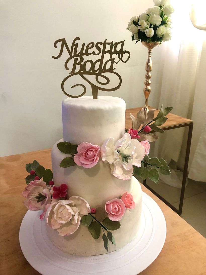 I made a wedding cake for a friend. Thank you very much Ms Nasima, I learned a lot with you 😊🫶🏼