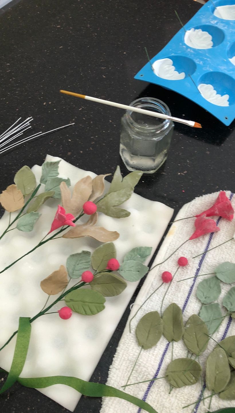 Mi proyecto del curso: Flores de azúcar para cake design 3