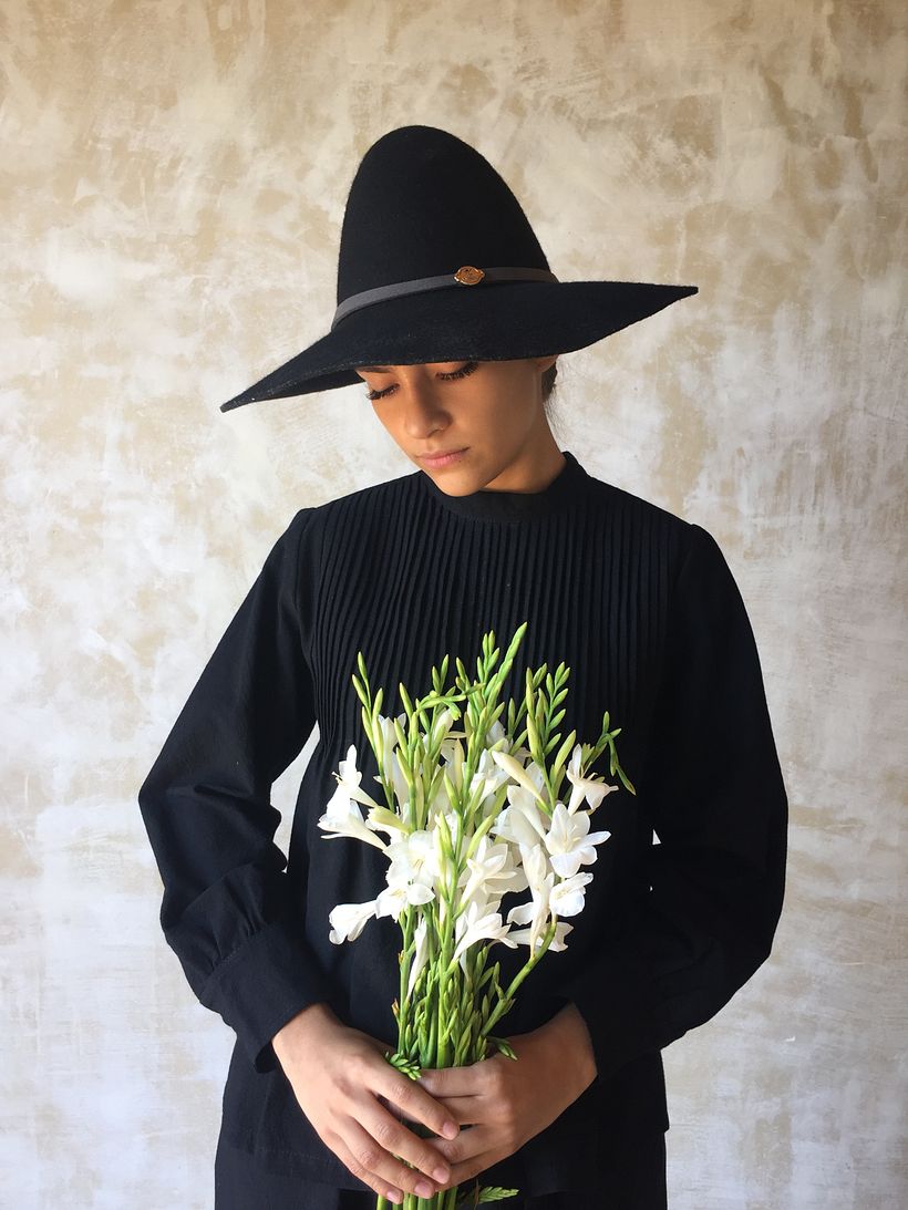 Blusa Nube en tela manta color negro 
