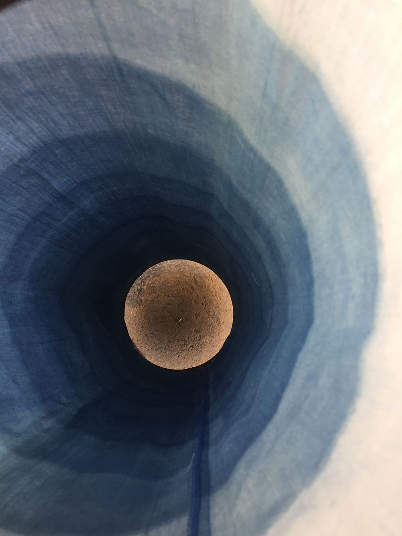 Proyecto LUM / conjunto de pantallas textiles para luminarias: teñidas y costuradas a mano 7