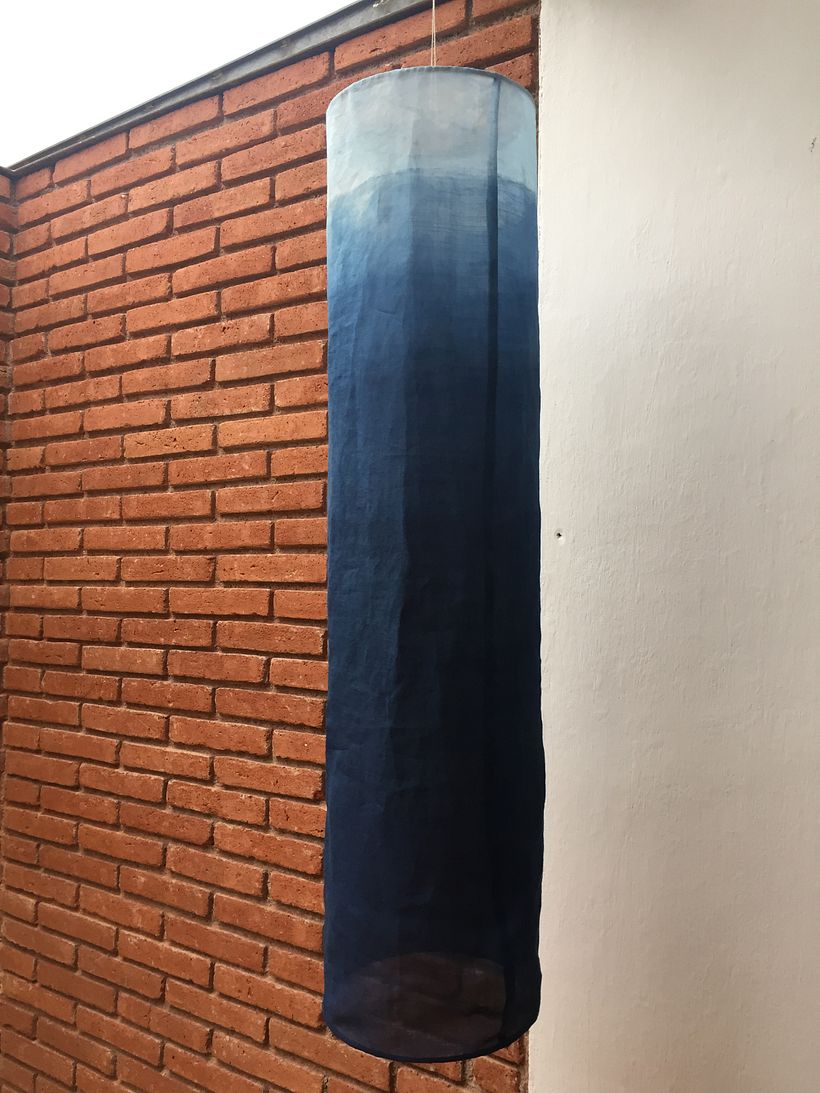 Proyecto LUM / conjunto de pantallas textiles para luminarias: teñidas y costuradas a mano 9