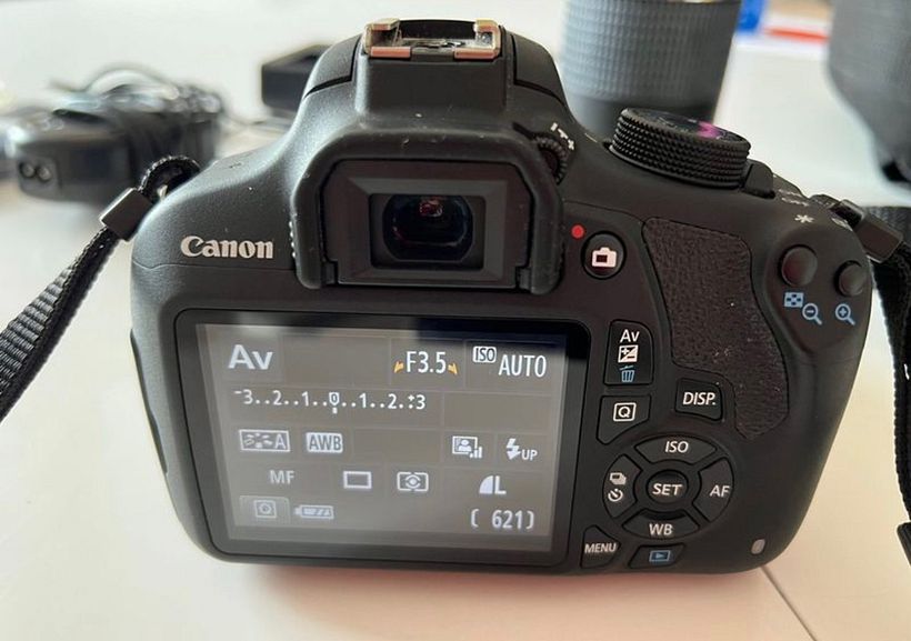 Vendo Cámara Canon EOS 1200D 3