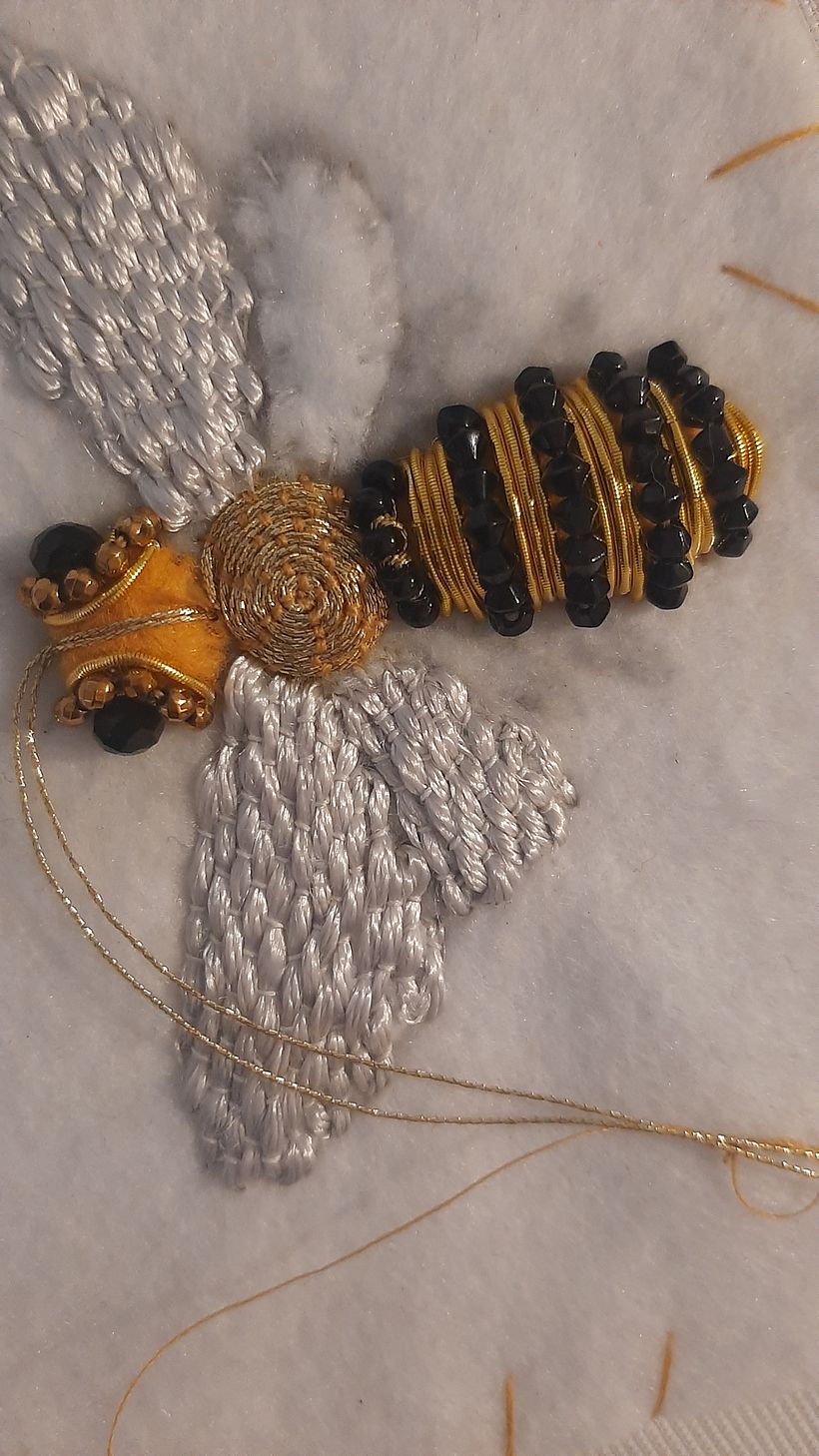 Il mio progetto del corso: Introduzione alla tecnica del ricamo in oro 5