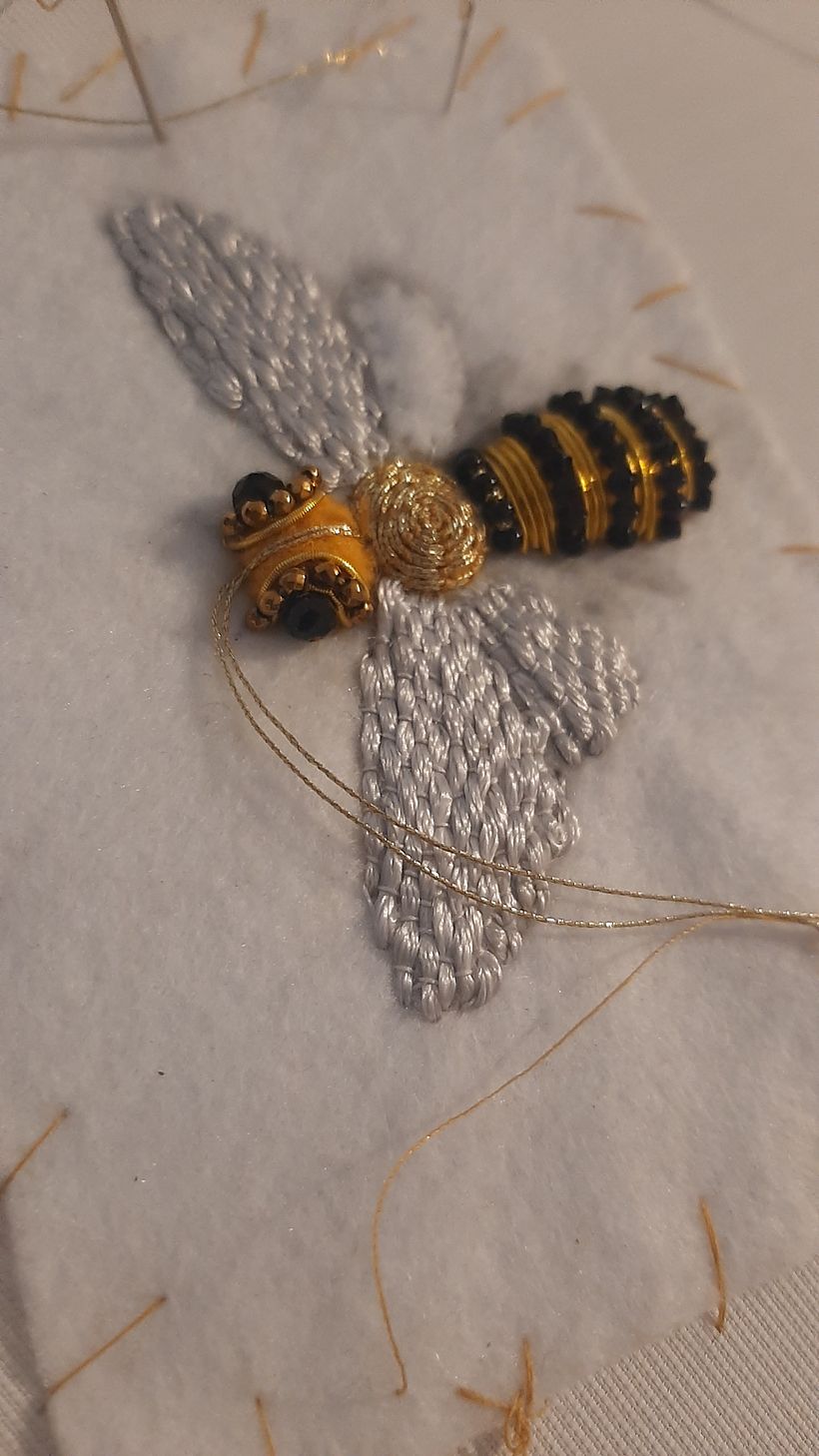 Il mio progetto del corso: Introduzione alla tecnica del ricamo in oro 4