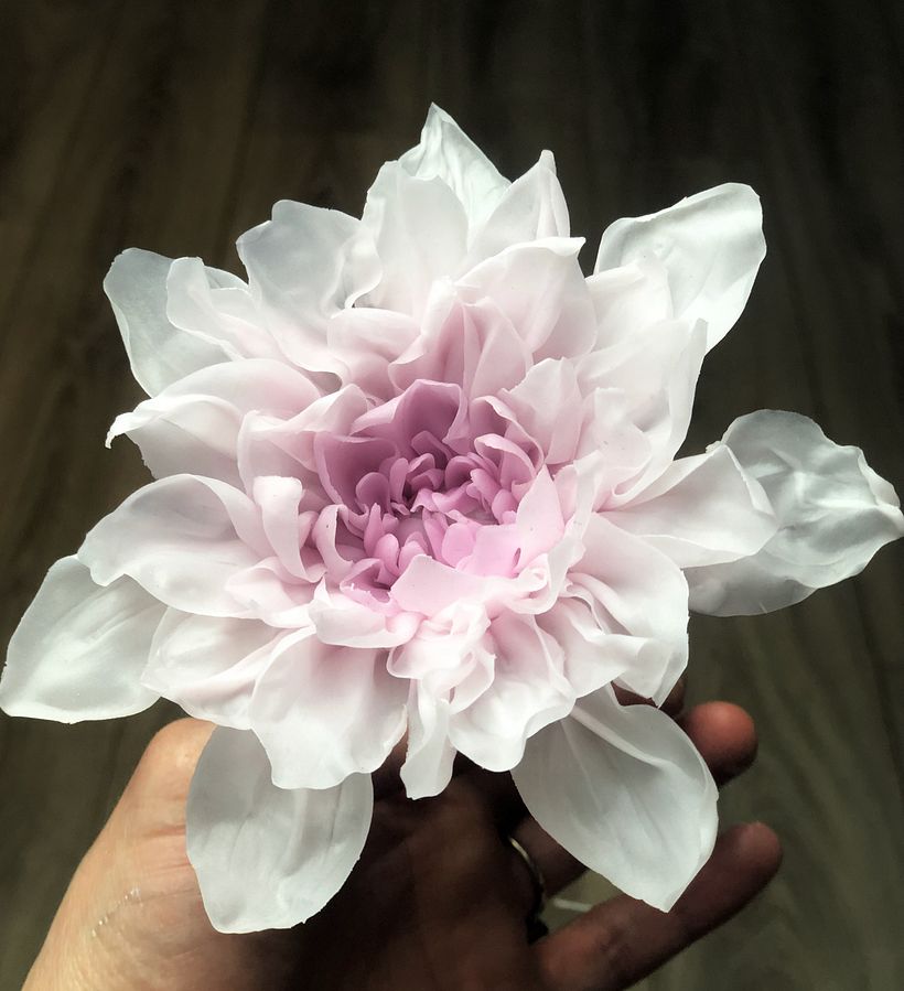 PORTFOLIO: Christina Wallis, COLD PORCELAIN CLAY flowers Domestika