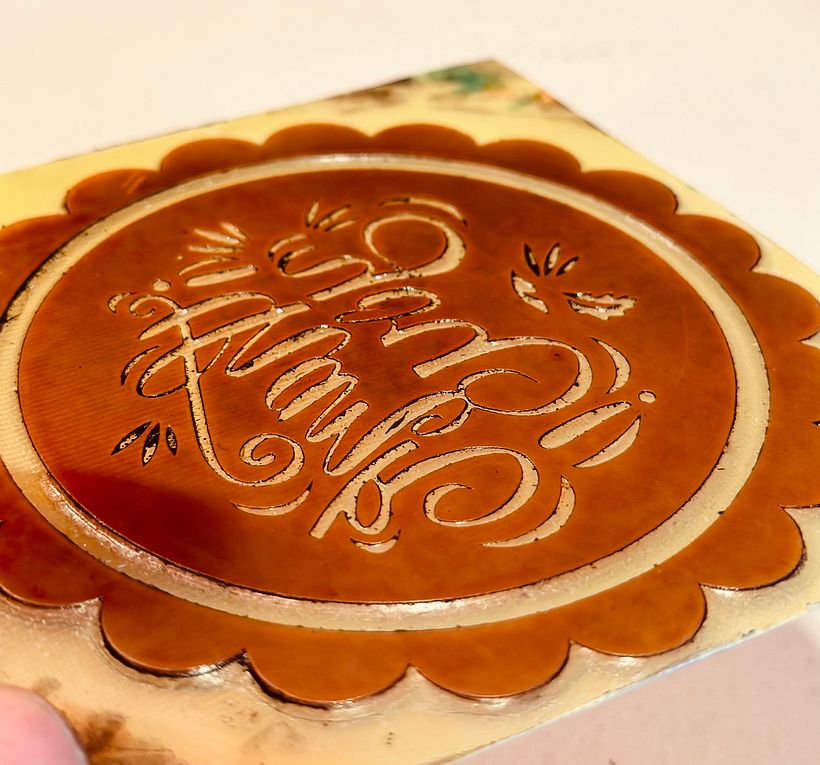 Insolé con luz solar. Hice primero una placa con 13 minutos y no funcionó. Hice otra prueba dejándolo 35 minutos y muy bien.