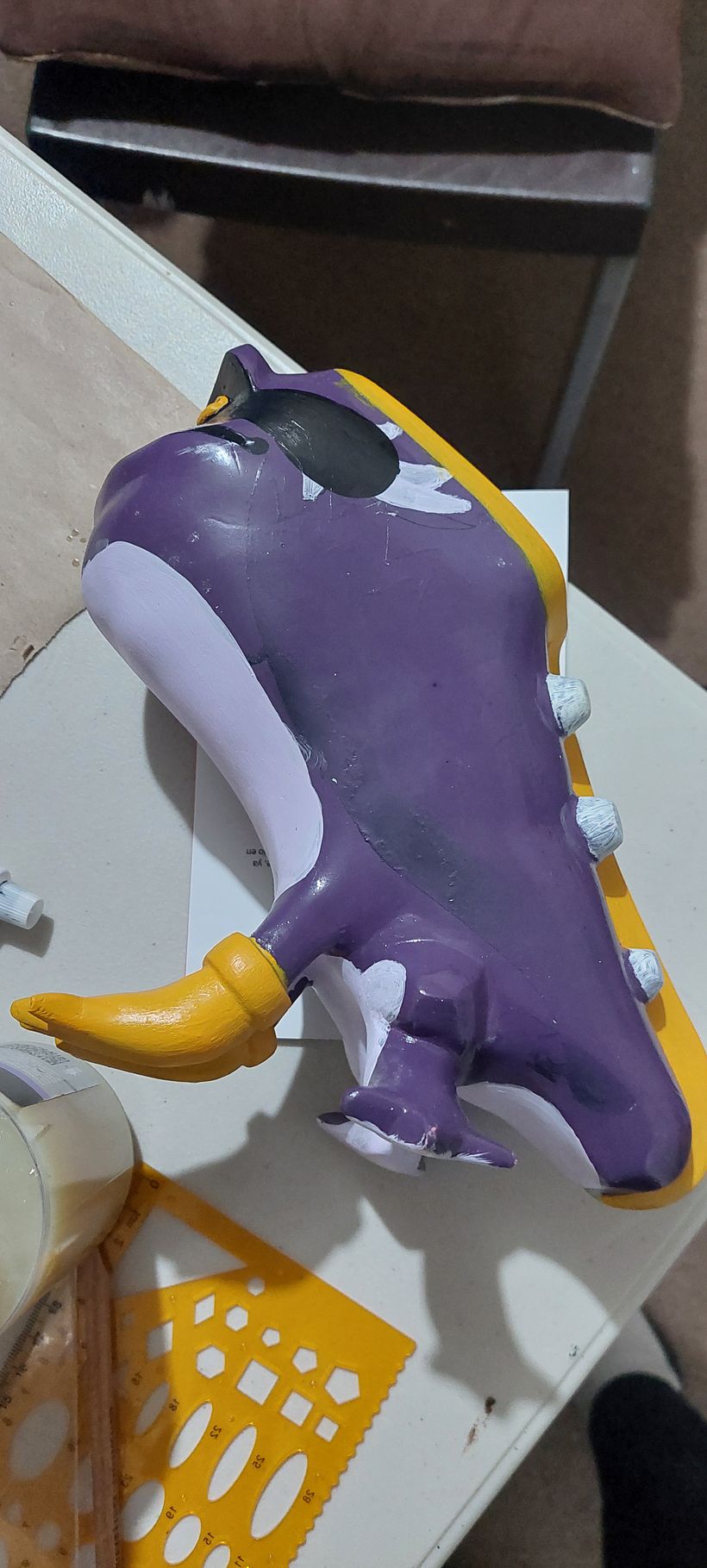 Mientras realizaba los detalles al rostros, se me ocurrieron algunas ideas que después elimine pintando encima.