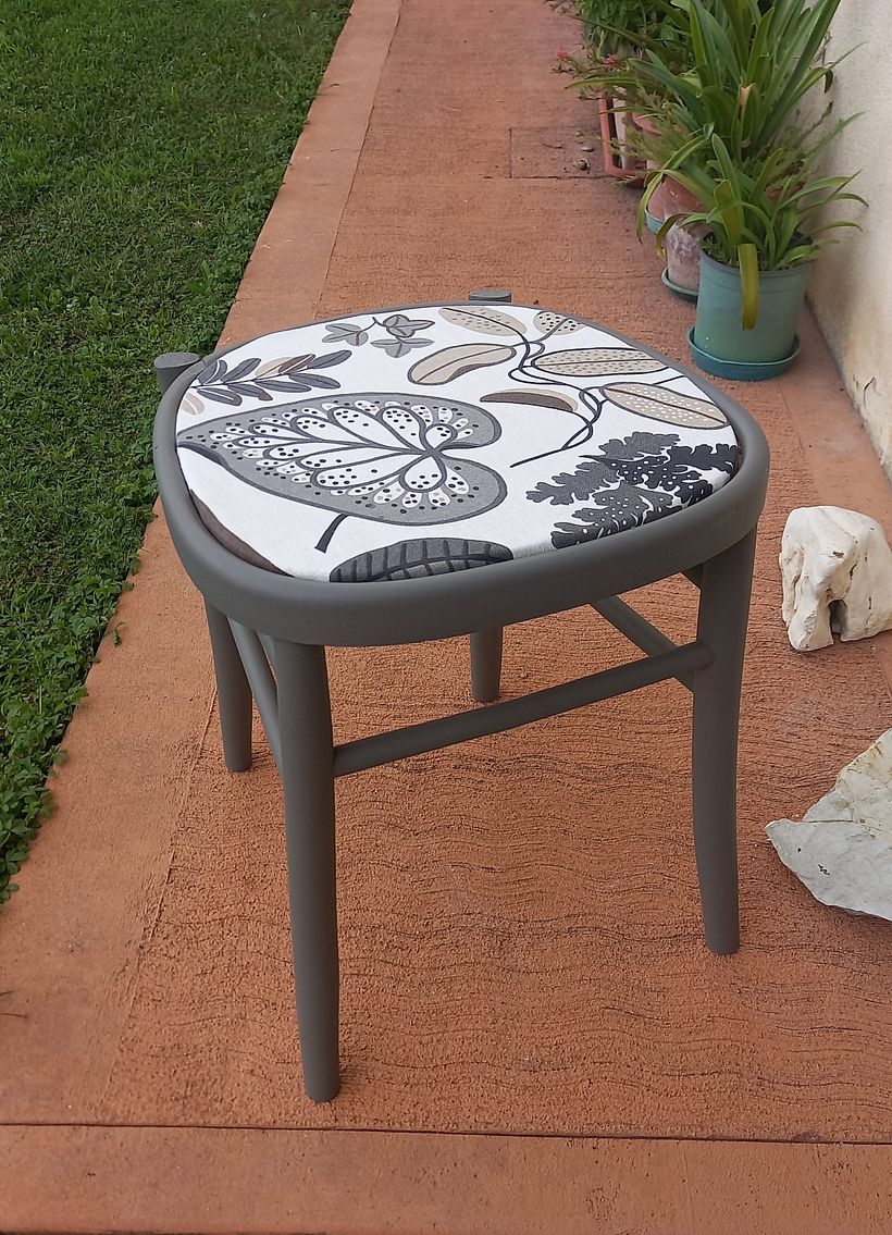 Il mio progetto del corso: Upcycling di mobili vintage con tecniche di pittura 3