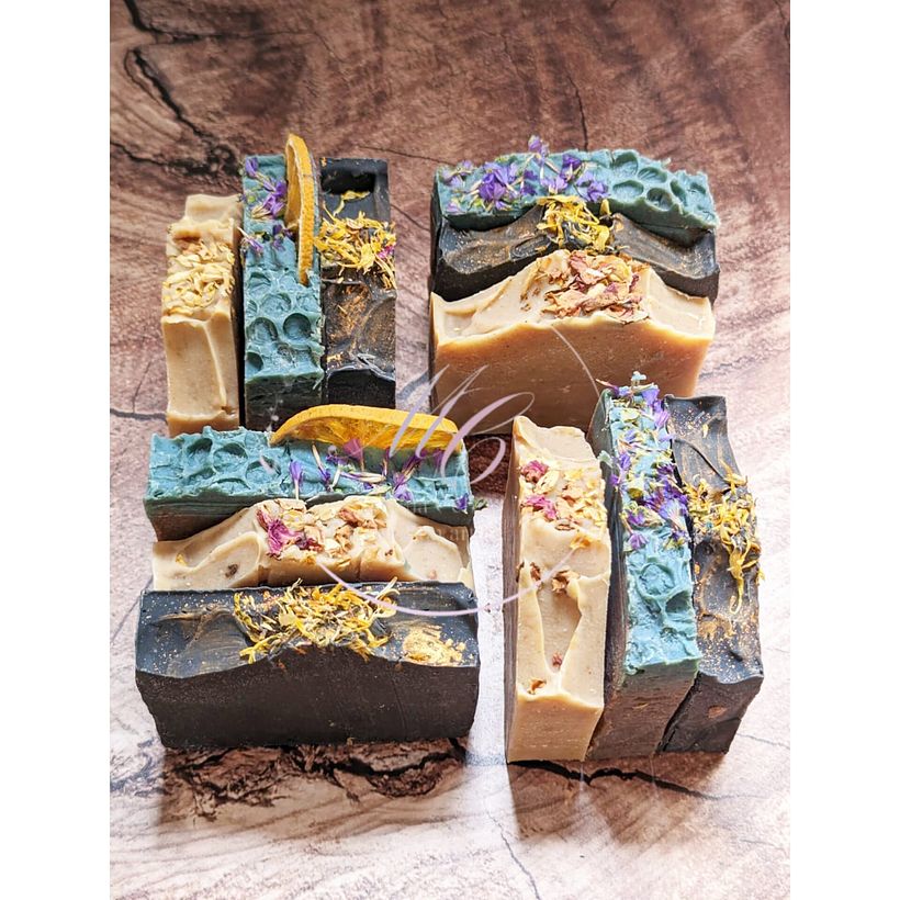 jabon de lavanda y curcuma, carbon activado y tepezcohuite con calendula