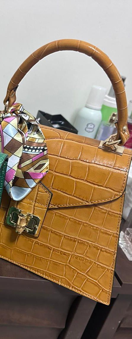 the inspiration came from this bag , where I decided to build my own business around leather bag made in Italy
