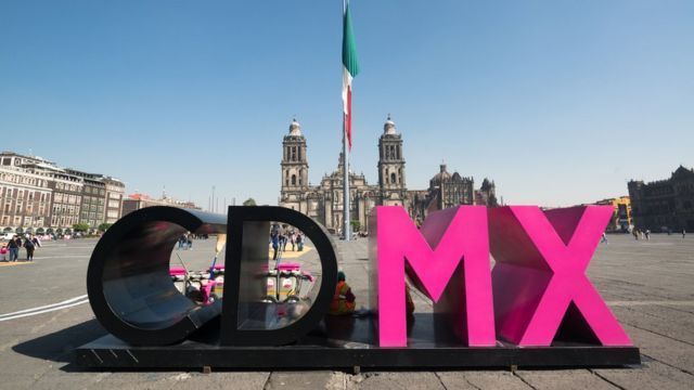 Pregunta Rápida: ¿Como se le llama a los anuncios que van en la entrada de las tiendas que dice el nombre de la misma para identificarlas? 1