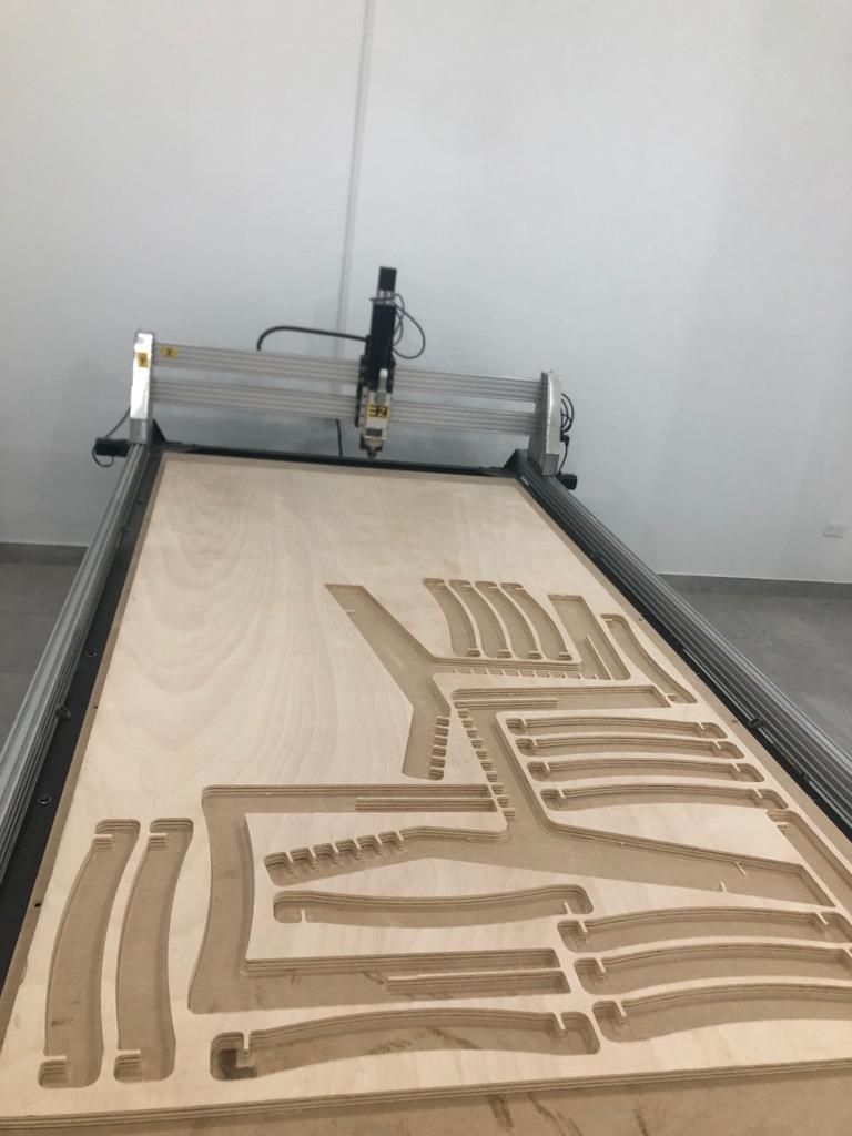La plancha cortada con todas sus partes extraídas 