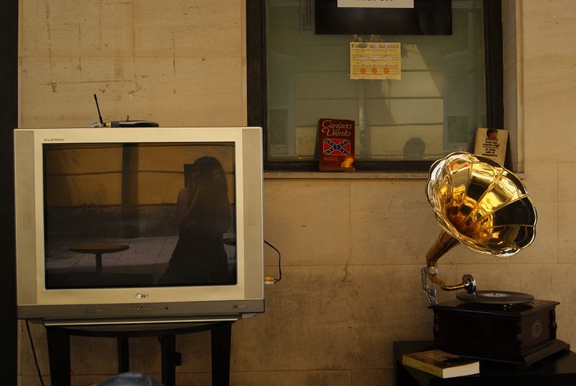 Te oigo, te veo, te leo