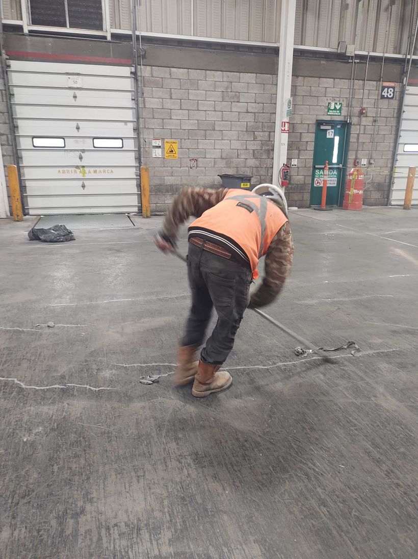 Gestión y dirección de reparación de pisos de concreto  13