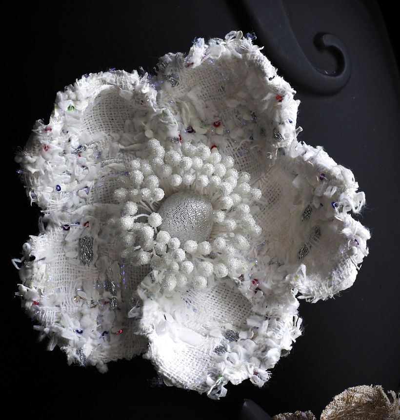 Tweed Wild Rose Brooch in white/silver