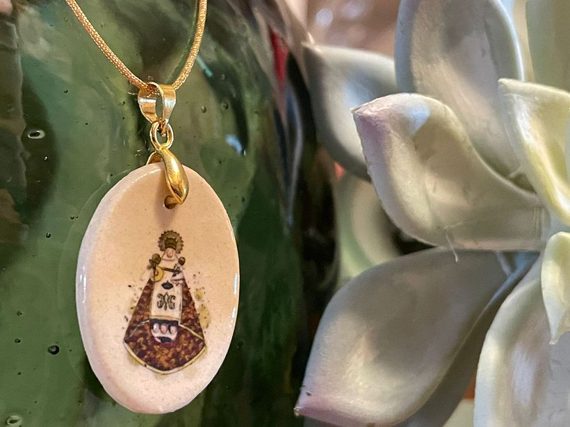 Medalla de mujer - Santina. Virgen de Covadonga