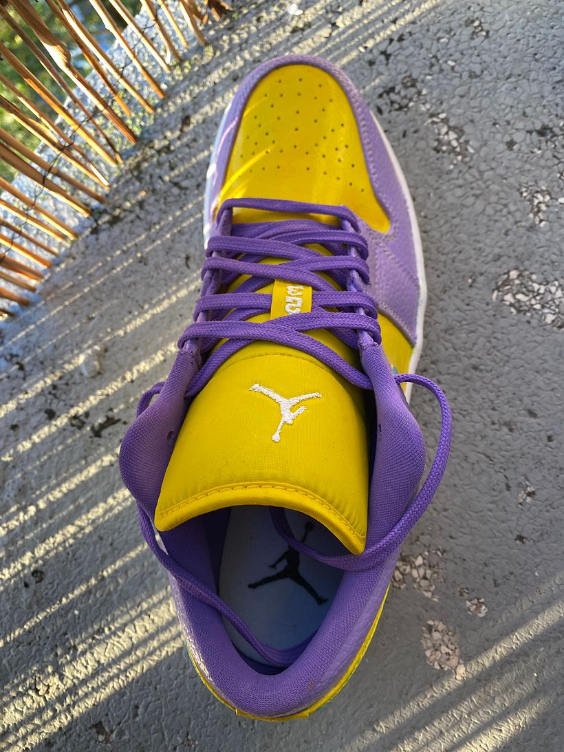 Decided to paint the sock linear, and the laces as well
