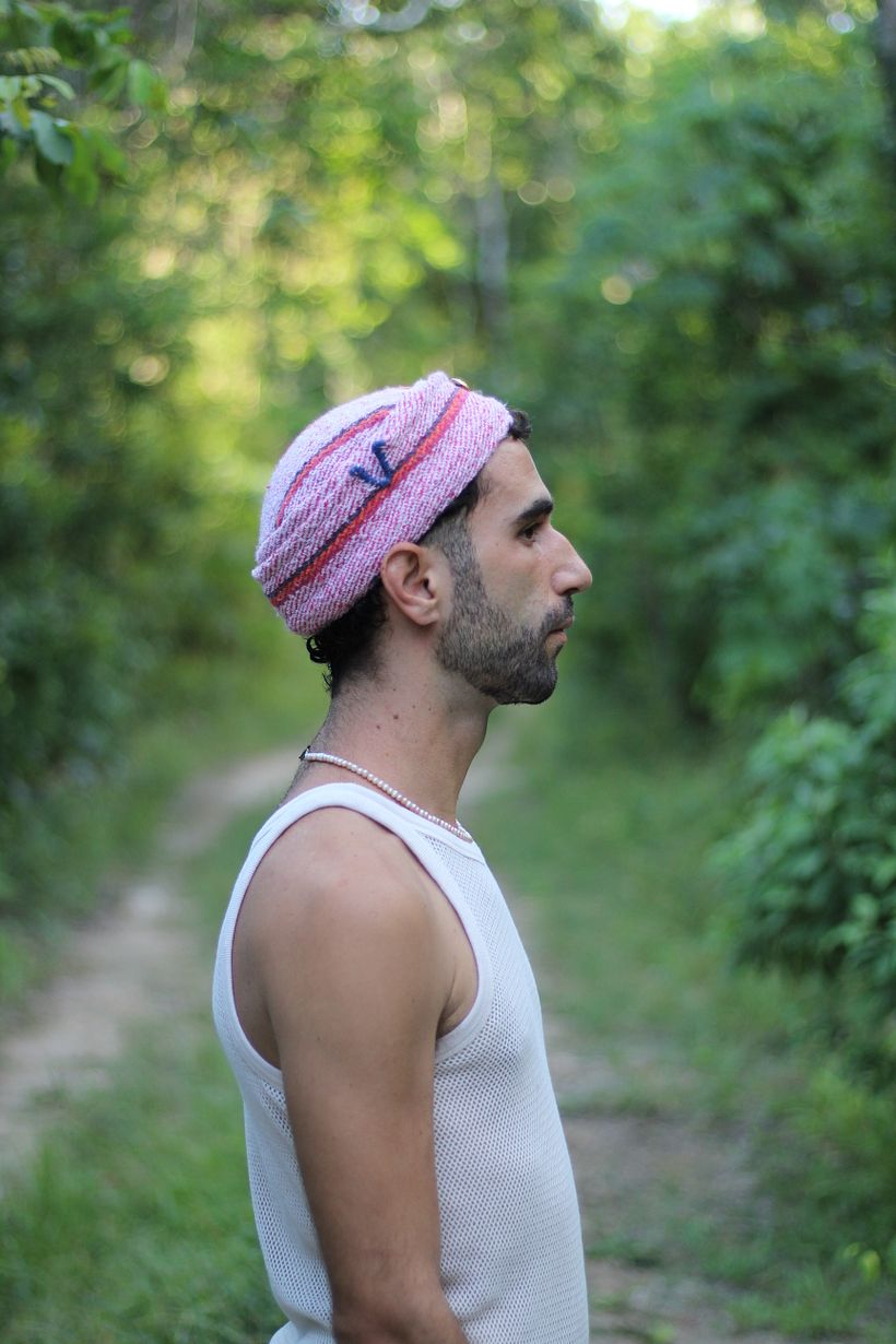 sombrero de marinero hecho de jerga y detalles bordados