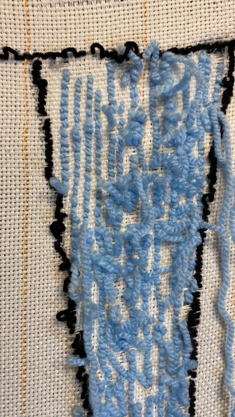 Todo mal al principio, si no tienes firme la tela y no aplicas presion te van a quedar cosas horribles como esta.