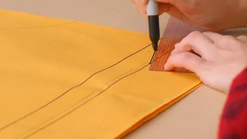 We start by tracing the lower part of the piece.