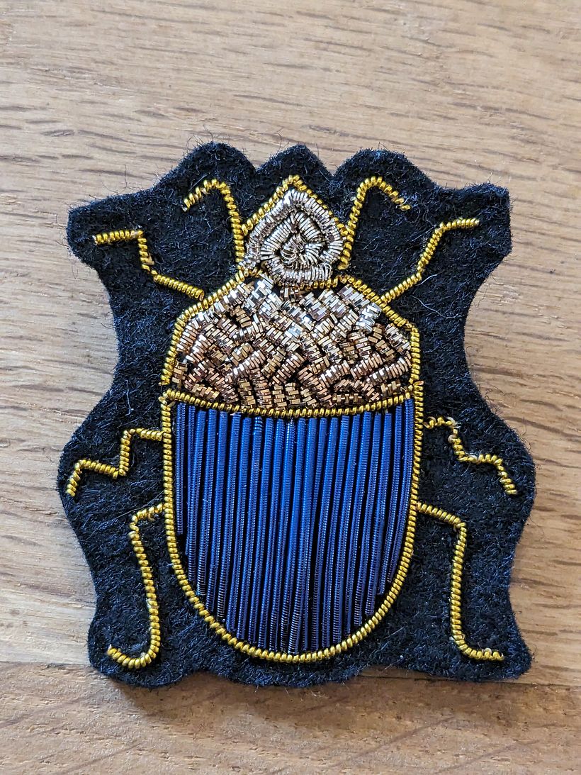 broche scarabée bleu