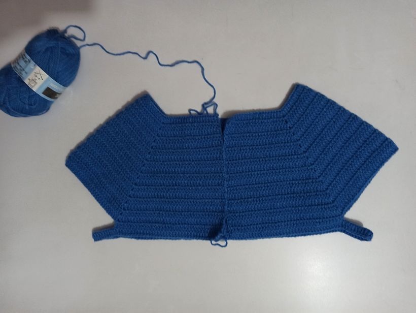 Separación de mangas e inicio del cuerpo de la chaqueta
