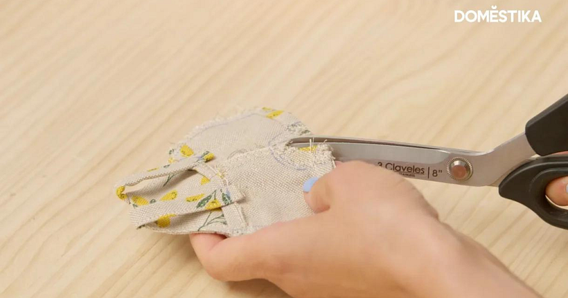 Tutorial: How to make clothes for fabric dolls the easy way 5