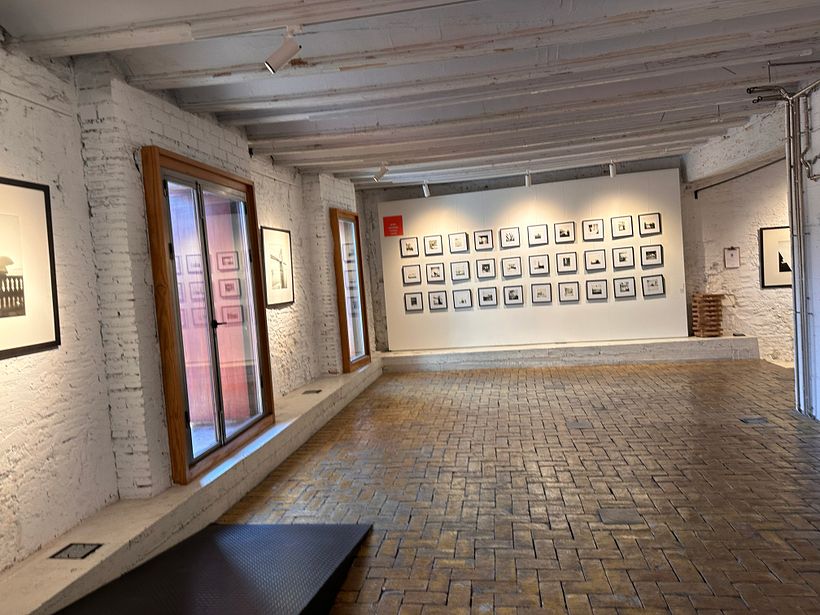 Vista general de la exposición "15 años dando la lata" Fotos cocinadas a fuego lento