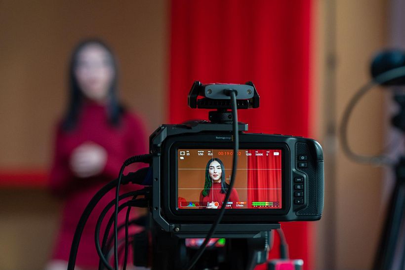 Expresando la Individualidad a Través de Autorretratos de Moda: Una Fusión de Fotografía, Arte, Maquillaje y Modelaje 11