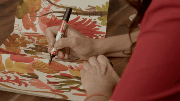 Use markers with different finishes for the final details.