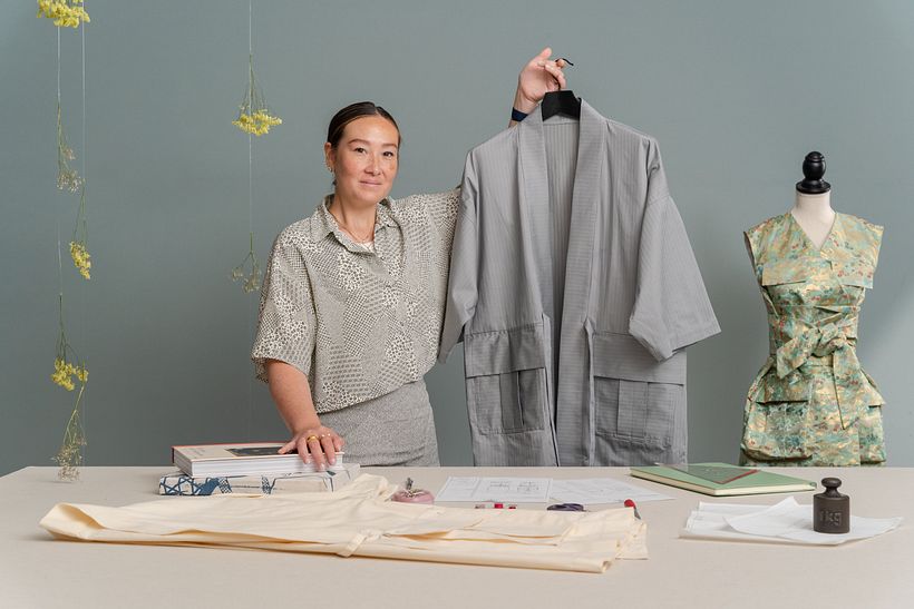 Grau gestreifter Kimono-Mantel aus Baumwolle - Modedesign