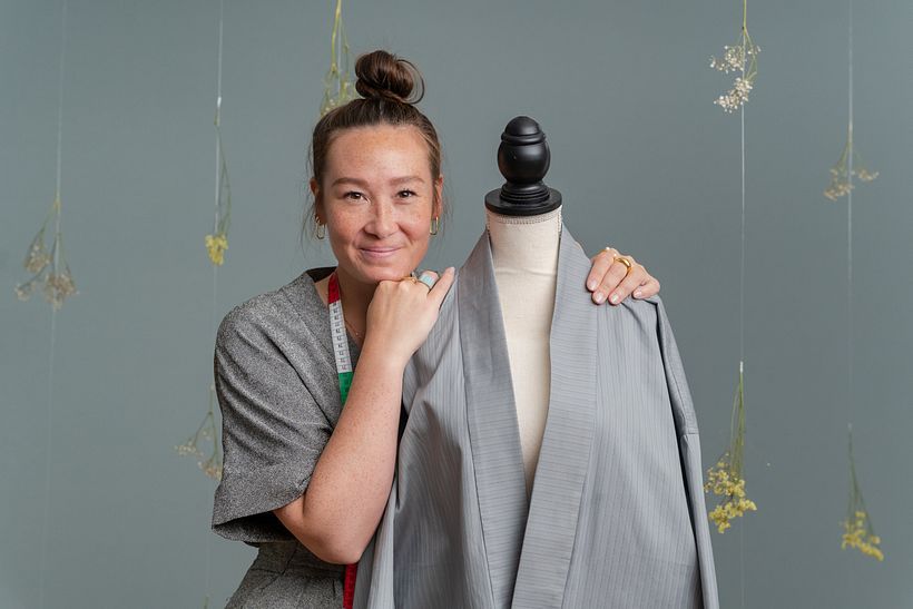 Grau gestreifter Kimono-Mantel aus Baumwolle - Modedesign