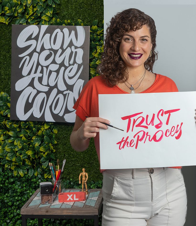 Do you know what's the essential tool to boost your calligraphy practices? 1