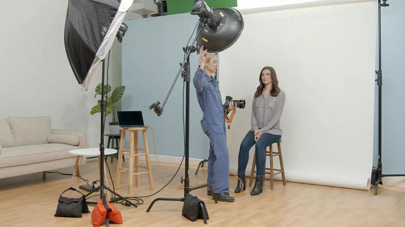 Julia Robbs positioning her light in front of the model.