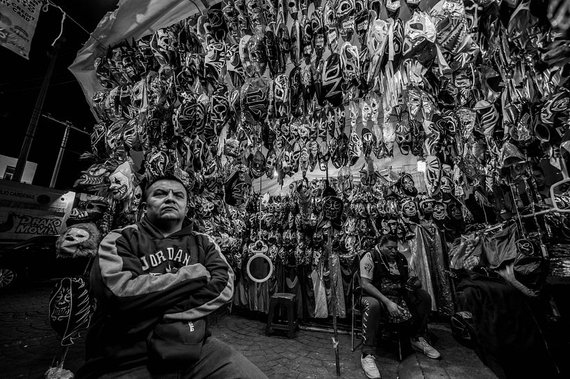 Más de 300 mascaras en exhibición y 10 años de negocio /  More than 300 masks on display and 10 years in business