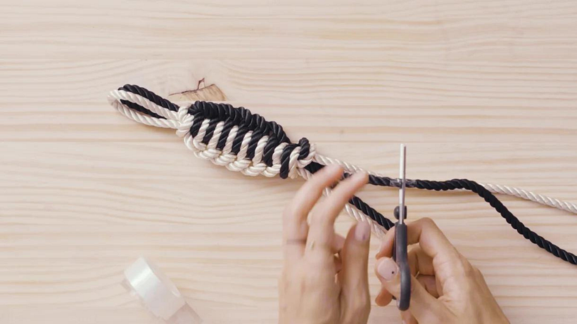 Finish 1: place the tape and cut the cord above.