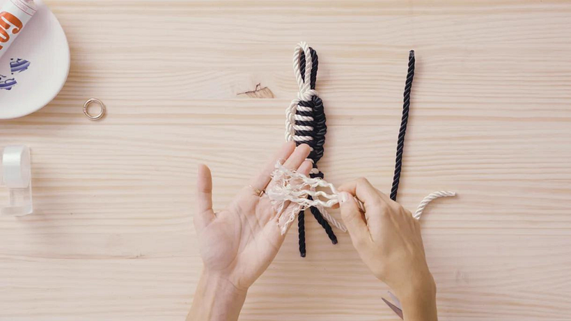 Finish 2: Cut the cord and hit it against your hand to unthread it.
