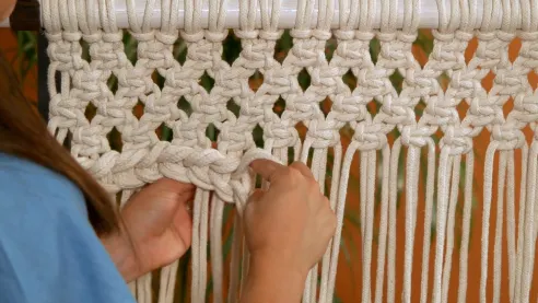 Macramé Tutorial: basic knots to create fringes and braids 5