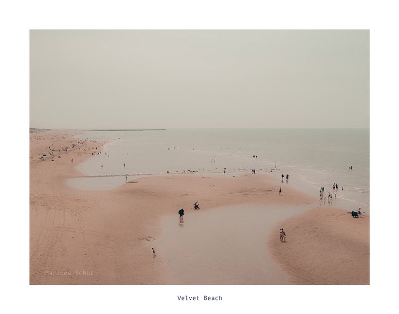Tranquility in a crowded weekend at the beach 3