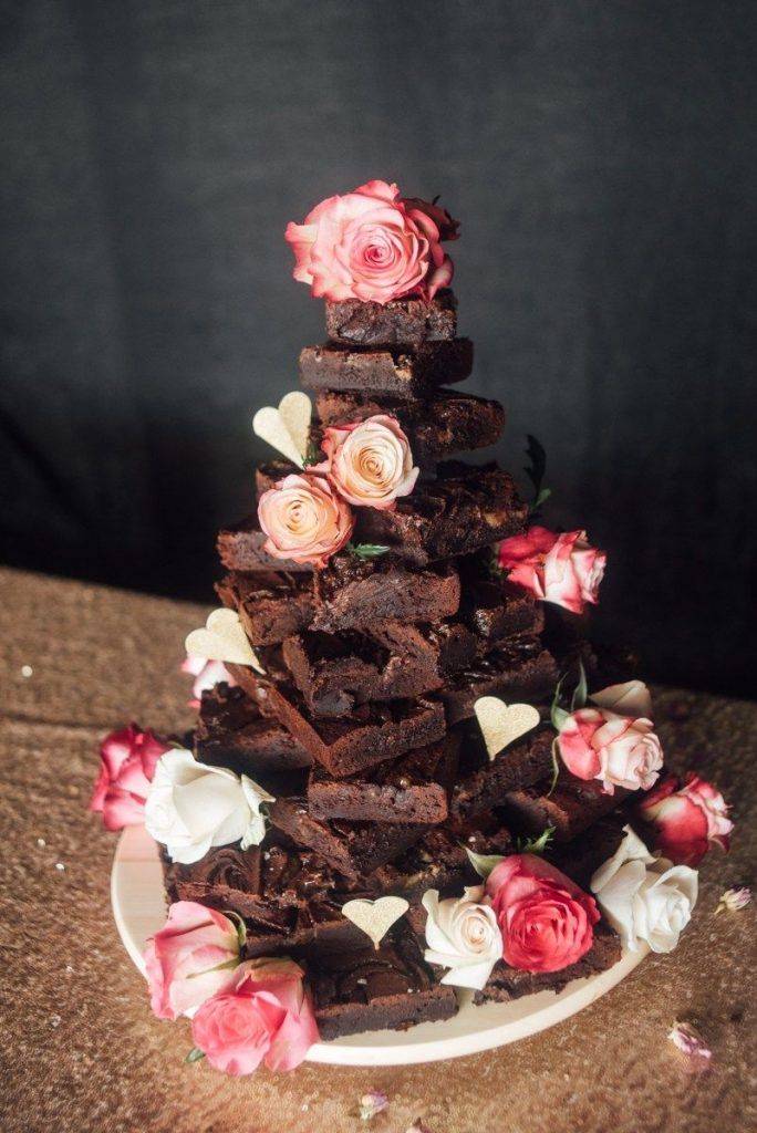 Roses and chocolate brownie