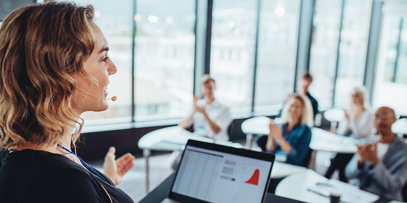 Speak Like a Pro: 8 Tips to Shine in Public Speaking 1