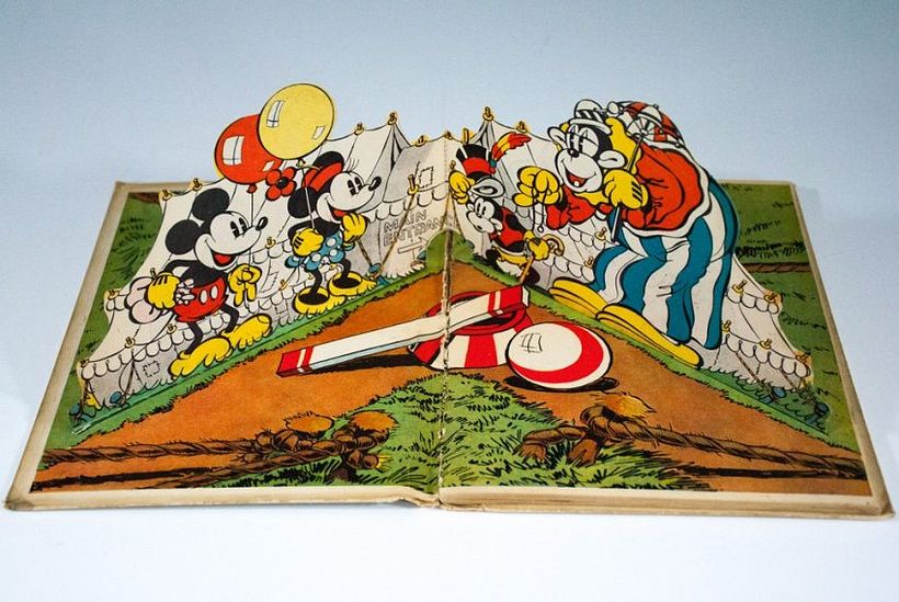 Unfolding history: the fascinating world of Pop Up Books 4