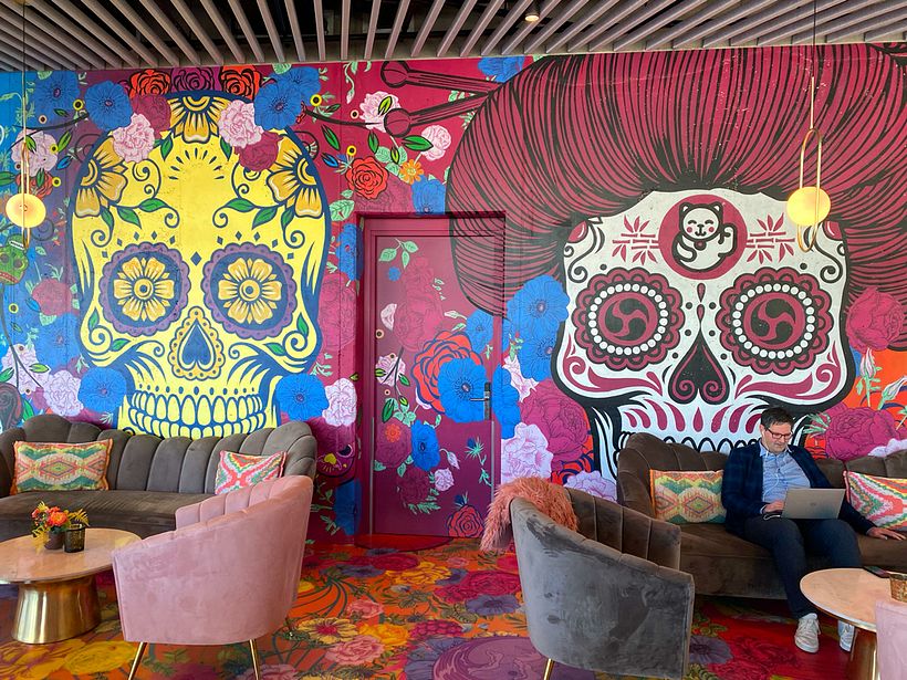 NHOW AMSTERDAM RAI HOTEL - MUral PARA MENINA BAR 5