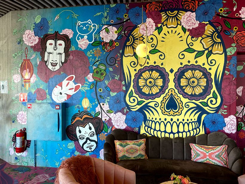 NHOW AMSTERDAM RAI HOTEL - MUral PARA MENINA BAR 8