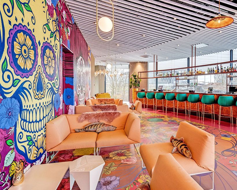 NHOW AMSTERDAM RAI HOTEL - MUral PARA MENINA BAR 9