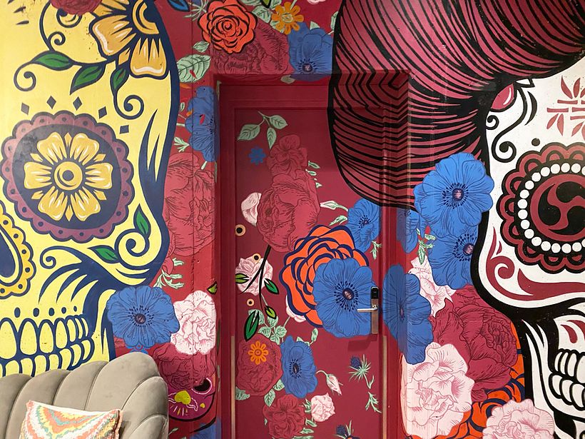 NHOW AMSTERDAM RAI HOTEL - MUral PARA MENINA BAR 10