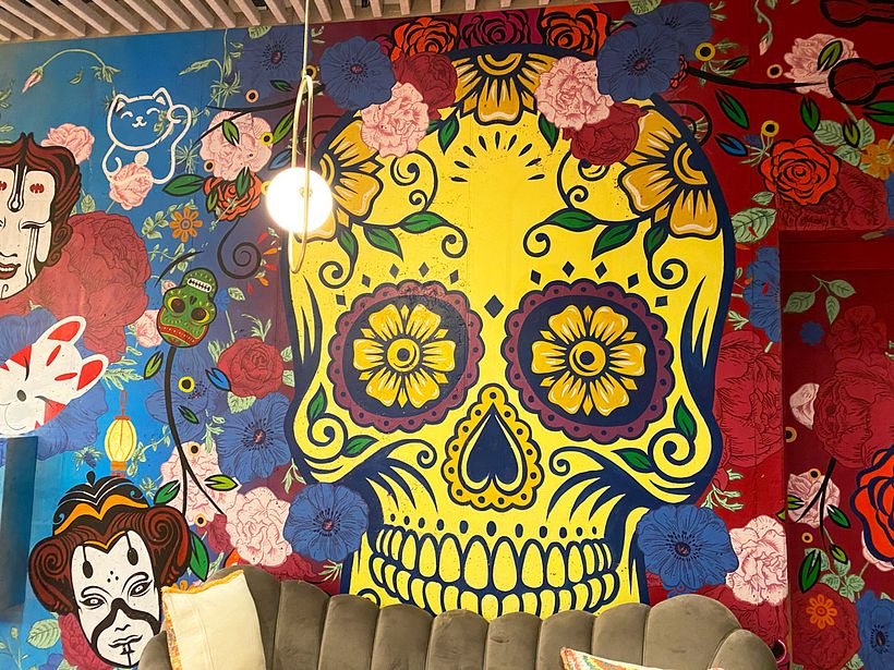NHOW AMSTERDAM RAI HOTEL - MUral PARA MENINA BAR 12
