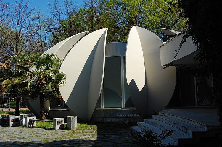 https://lamomiche.com/6-lugares-secretos-en-plovdiv/#dondukova 