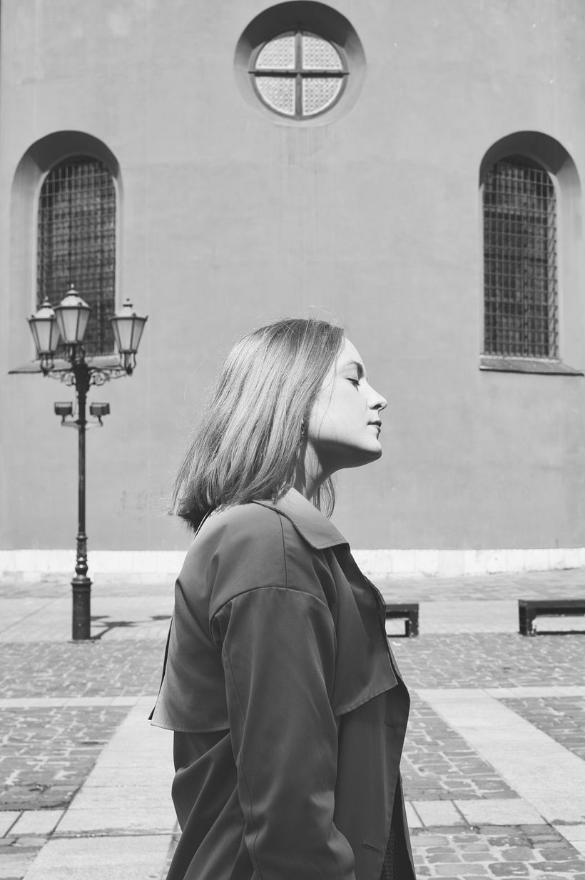 Cinematic black and white portraits by @katie_kphotography 1